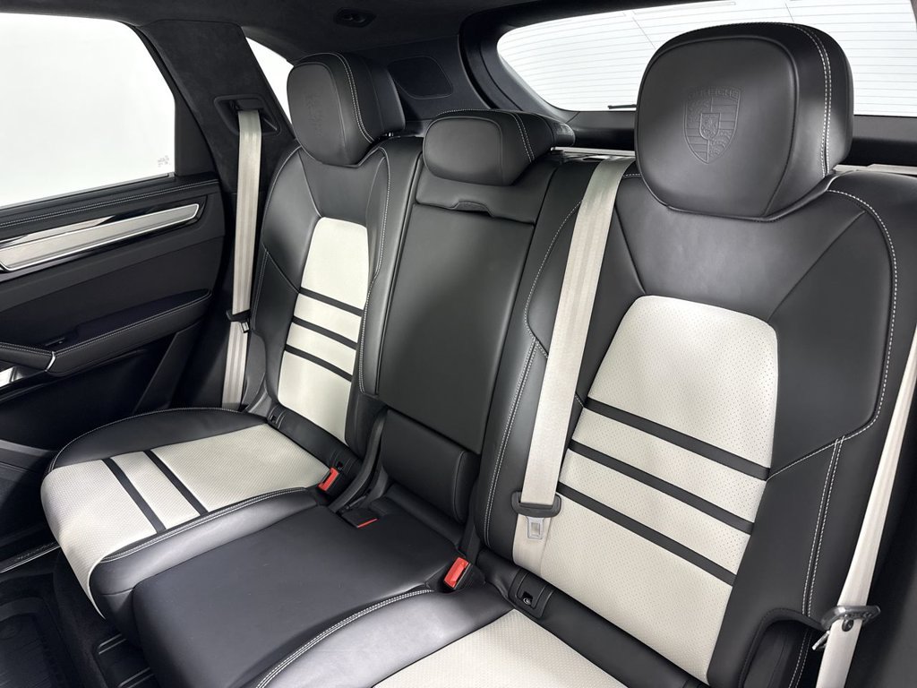 Certified 2023 Porsche Cayenne Turbo AWD/4WD image 21