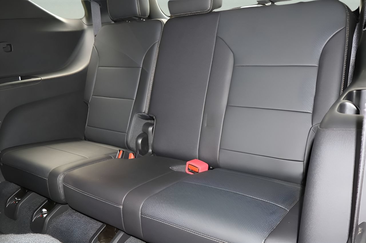 Used 2025 Chevrolet Traverse High Country w/ LPO, Floor Liner Package FWD image 11