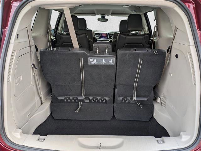 Used 2018 Chrysler Pacifica Touring-L image 6