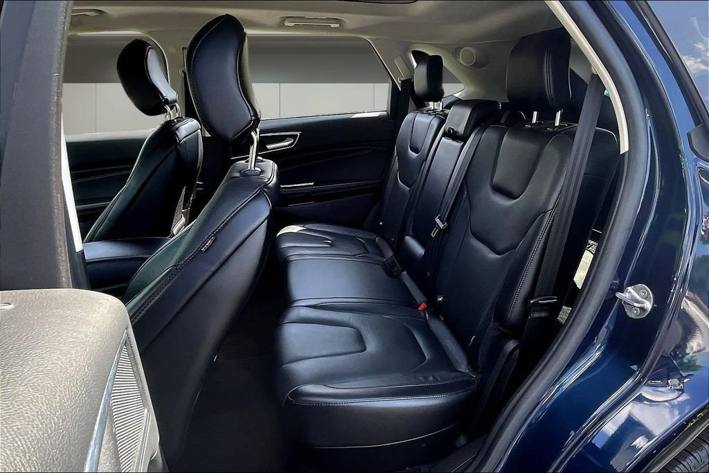 Used 2017 Ford Edge Titanium w/ Equipment Group 301A AWD/4WD image 22