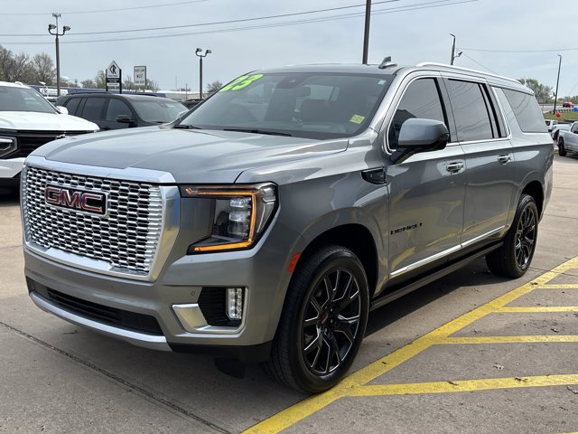 Used 2023 GMC Yukon XL Denali image 12