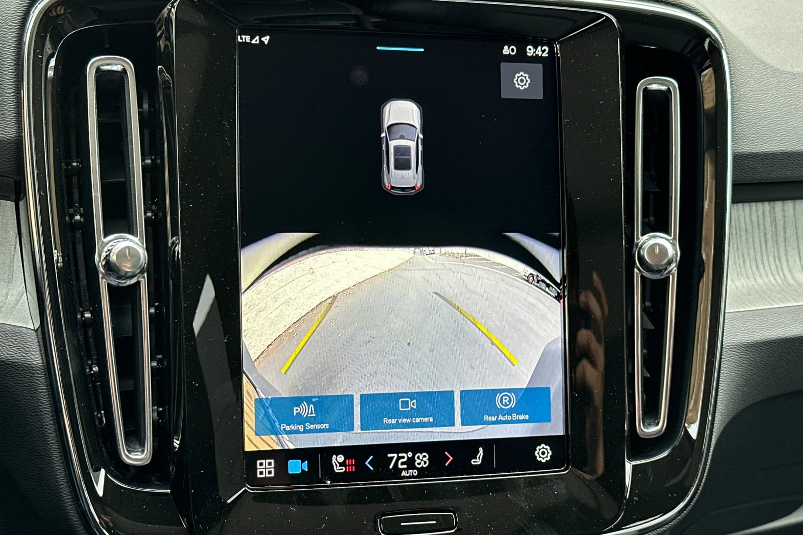 New 2025 Volvo XC40 B5 Core w/ Climate Package image 17