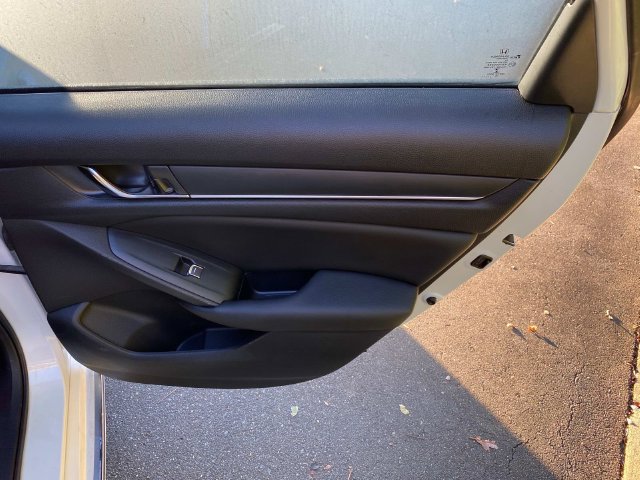 Used 2019 Honda Accord EX image 32