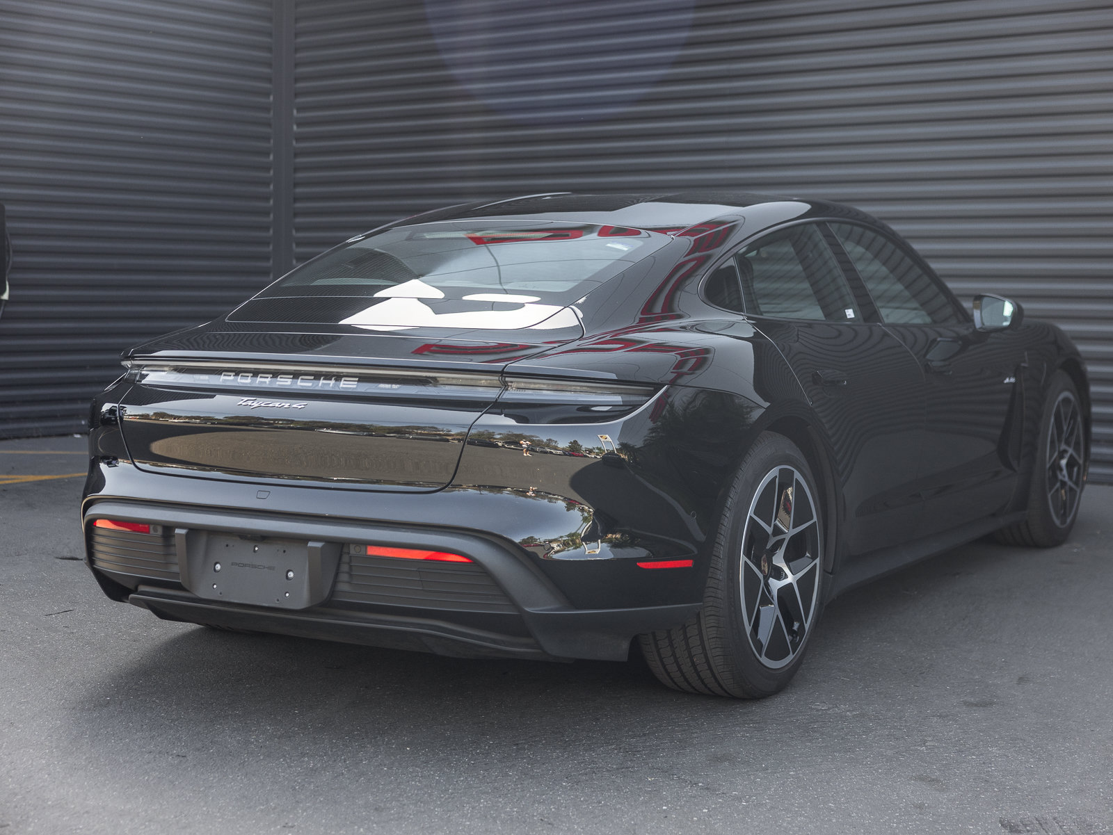 Certified 2025 Porsche Taycan AWD/4WD image 9