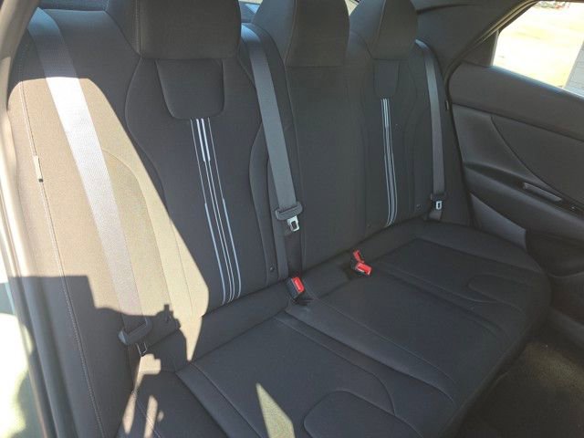 Certified 2025 Hyundai Elantra SEL image 21