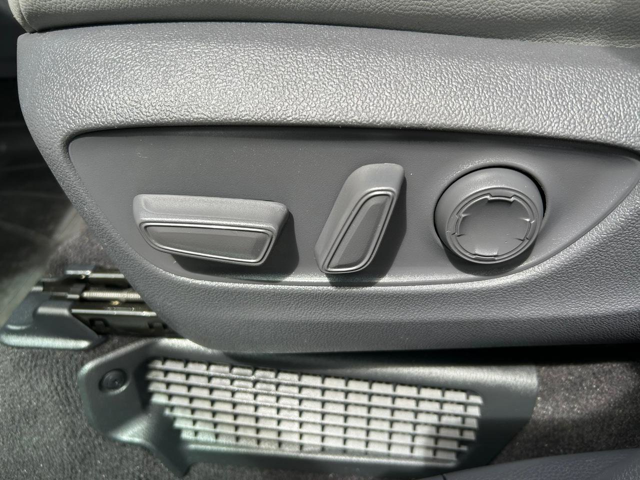 Used 2021 Toyota Sienna XLE image 13