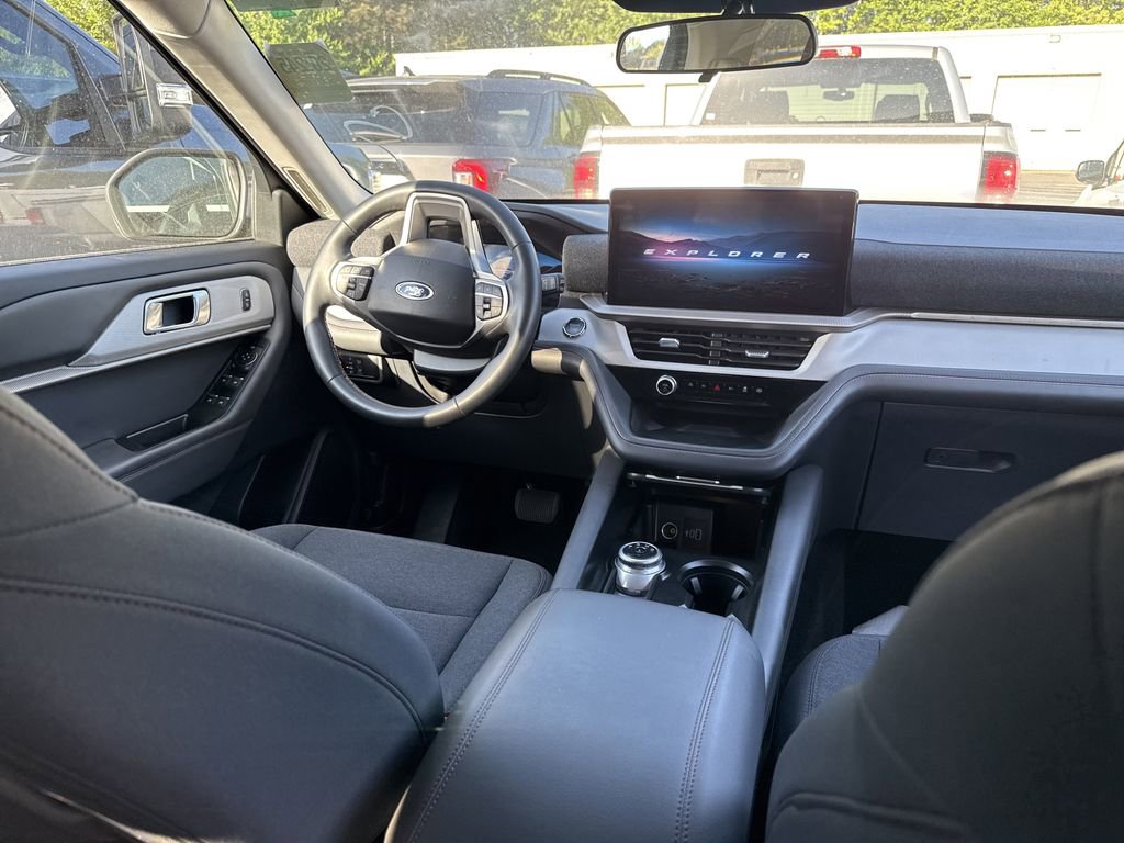 Used 2025 Ford Explorer Active image 12