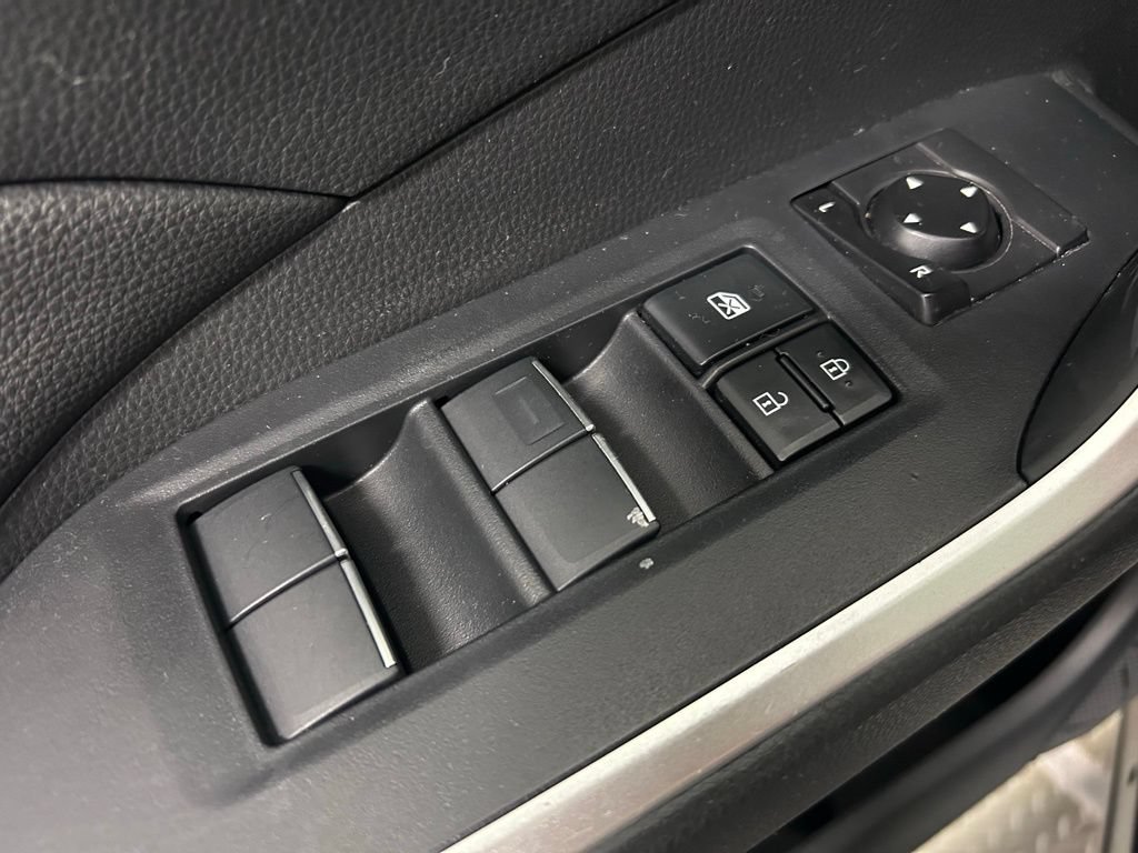 Used 2020 Toyota RAV4 XLE Premium AWD/4WD image 5