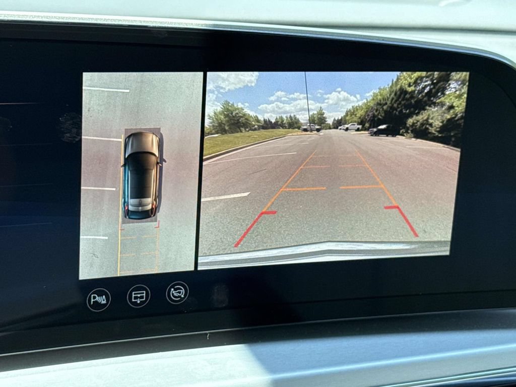 Certified 2024 Cadillac Lyriq Luxury w/ LPO, Floor Liner Package AWD/4WD image 34