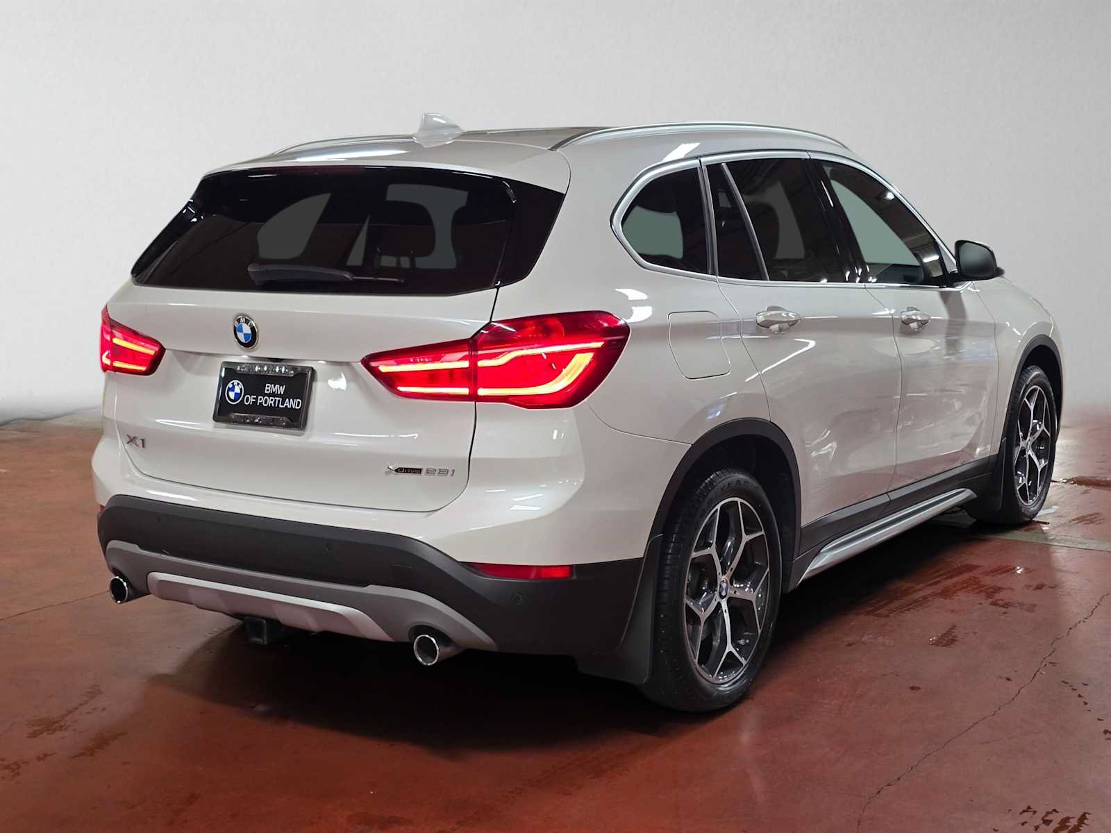 Used 2019 BMW X1 xDrive28i w/ Convenience Package AWD/4WD image 3