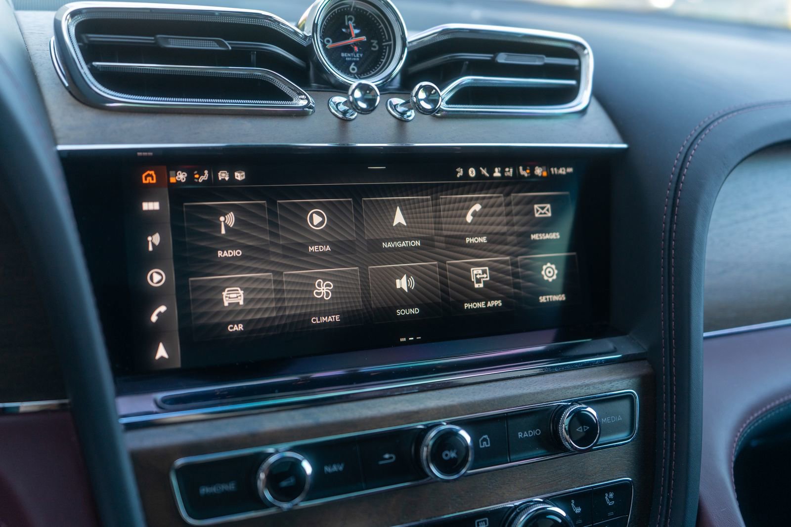 Certified 2024 Bentley Bentayga Extended Wheelbase image 29