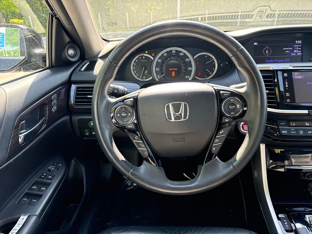 Used 2016 Honda Accord Touring image 19