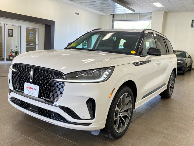 New 2025 Lincoln Aviator AWD w/ Jet Appearance Package image 4