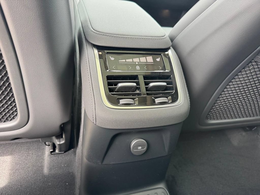New 2026 Volvo XC90 T8 Plus w/ Protection Package Premier AWD/4WD image 10