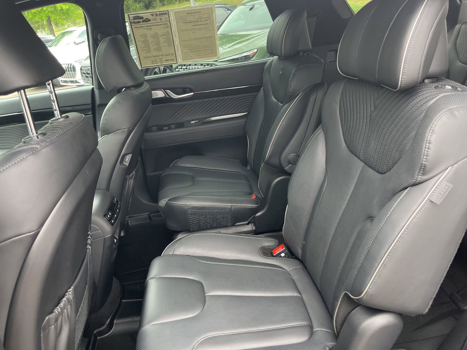 Used 2025 Hyundai Palisade Calligraphy FWD image 32