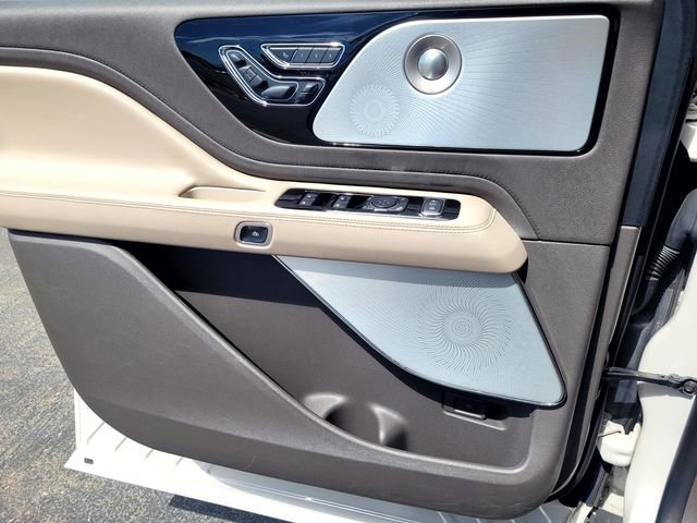 Used 2020 Lincoln Aviator Reserve w/ Equipment Group 201A image 14