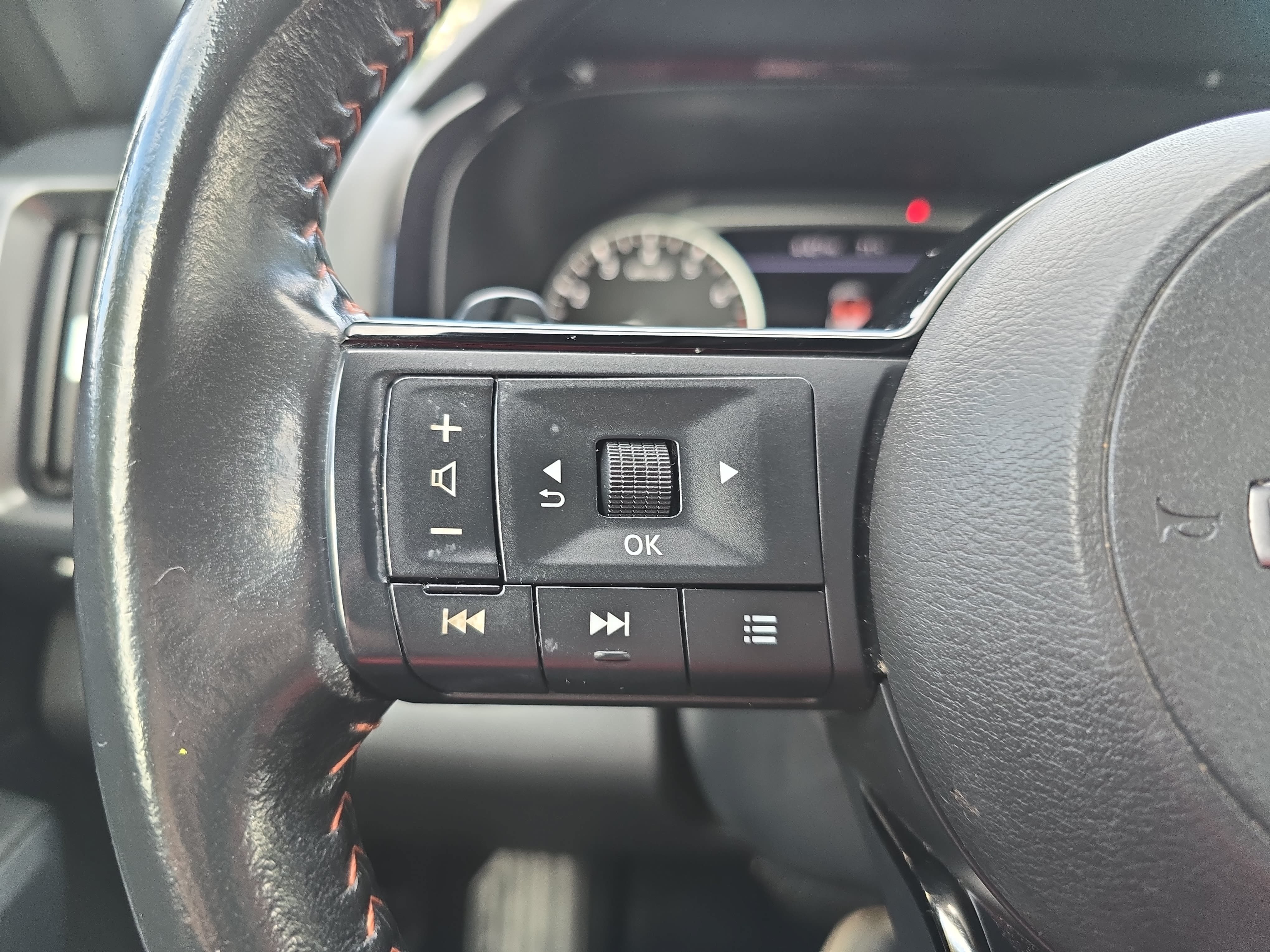 Used 2023 Nissan Pathfinder Rock Creek AWD/4WD image 17