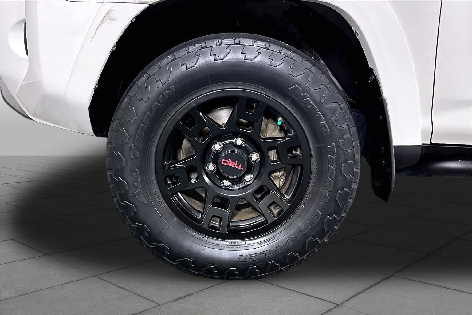 Used 2018 Toyota 4Runner TRD Off-Road Premium AWD/4WD image 11
