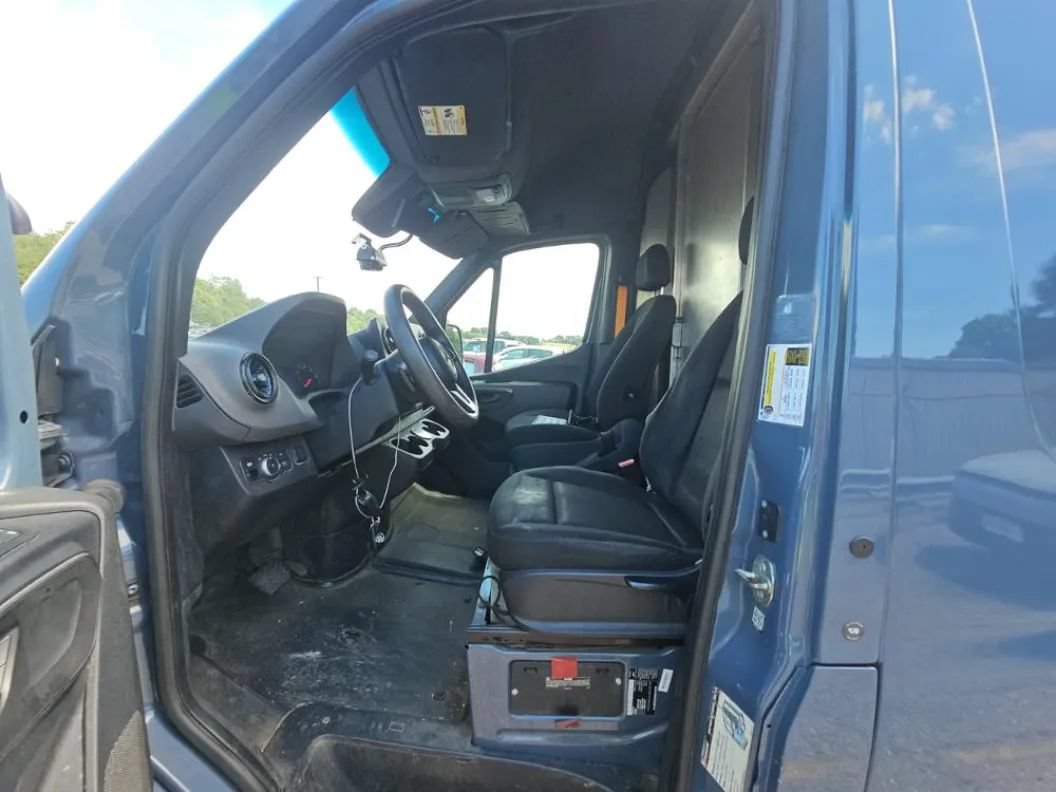 Used 2021 Mercedes-Benz Sprinter 2500 image 12