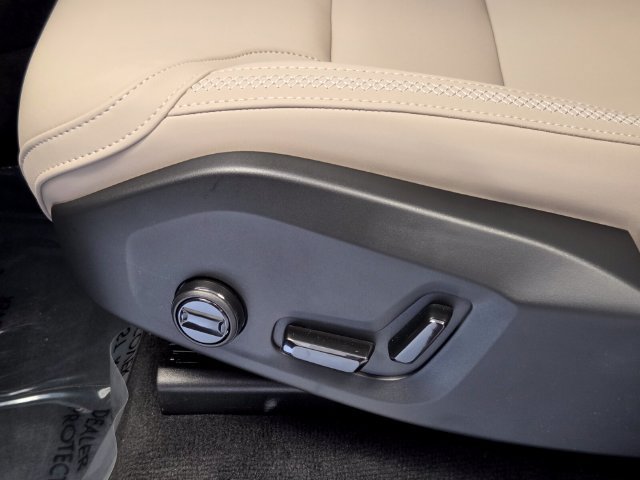 New 2026 Volvo XC90 B6 Plus w/ Protection Package Premier AWD/4WD image 8