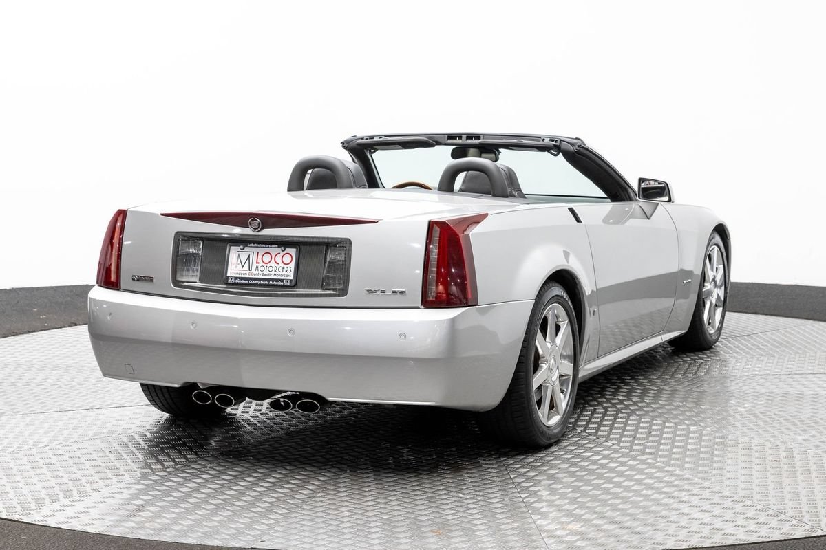 Used 2007 Cadillac XLR RWD image 5