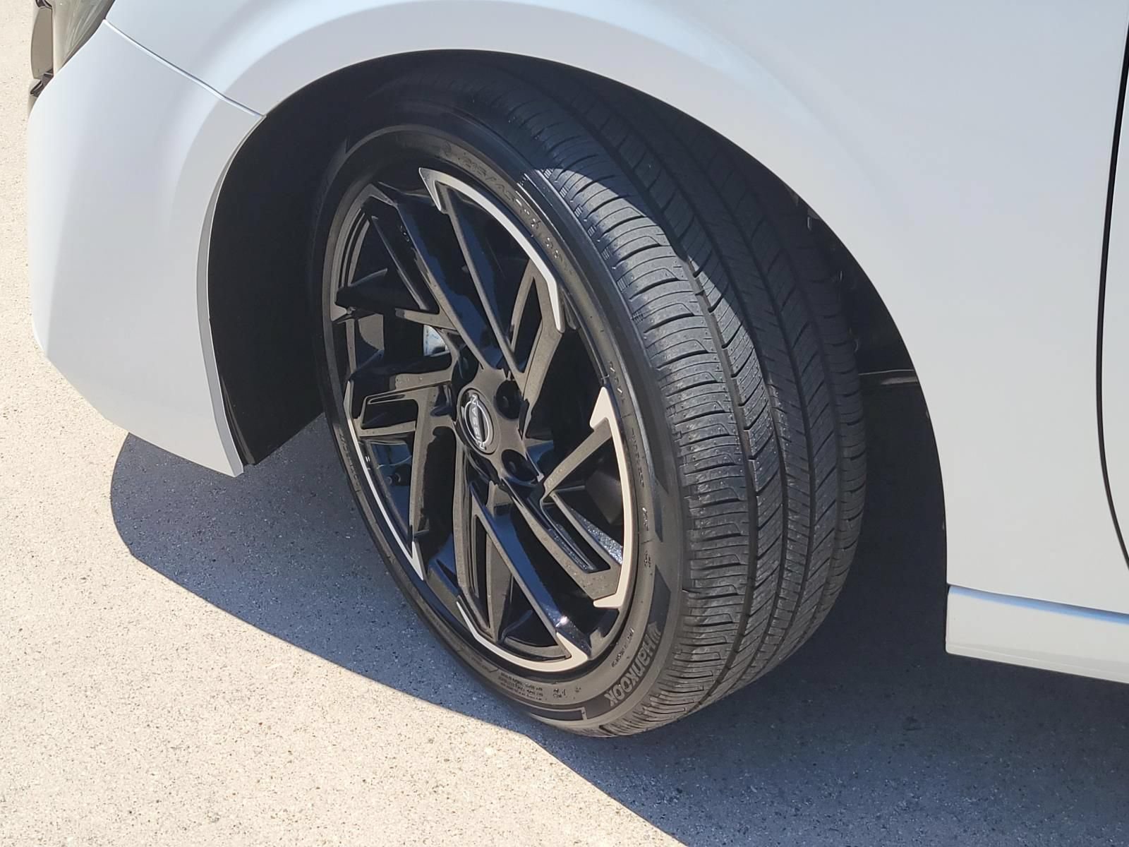 New 2026 Nissan Sentra SR w/ Floor Mat Package FWD image 9