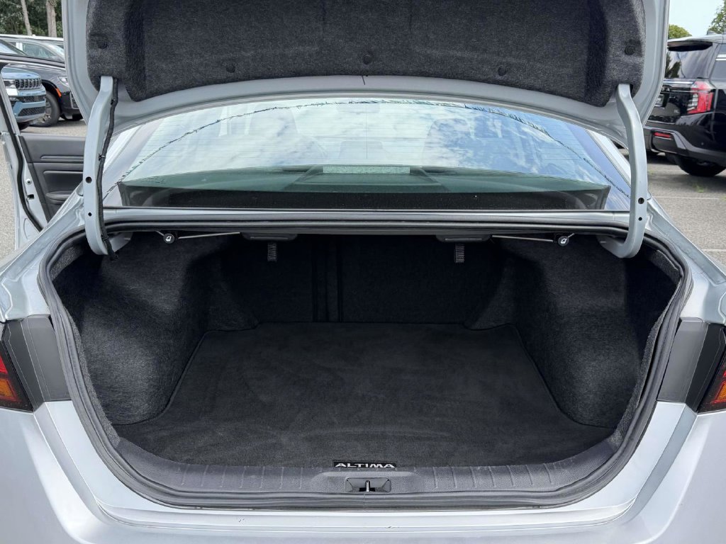 Used 2024 Nissan Altima 2.5 SV FWD image 14