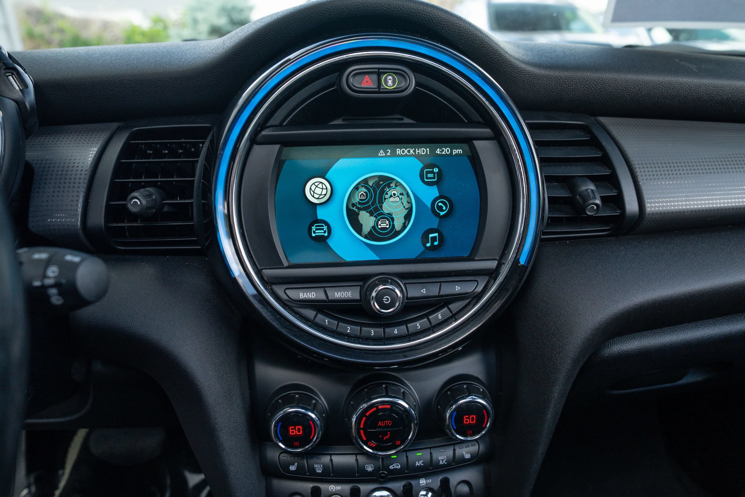 Used 2020 MINI Cooper 2-Door Hardtop FWD image 25