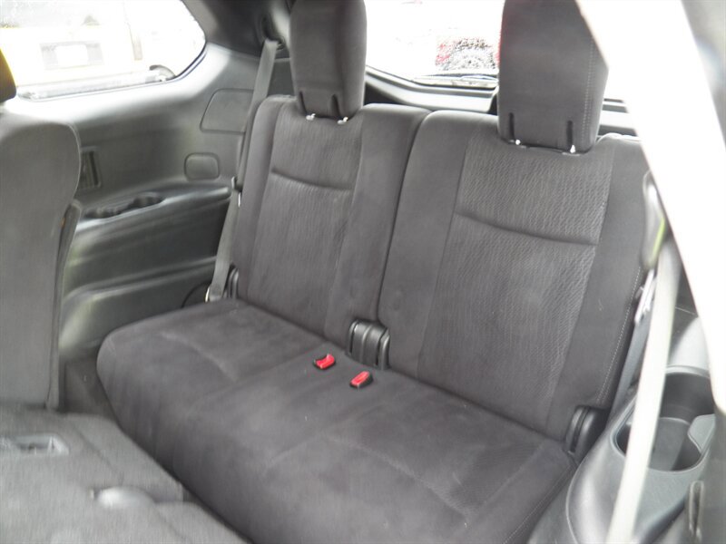Used 2013 Nissan Pathfinder SV AWD/4WD image 8