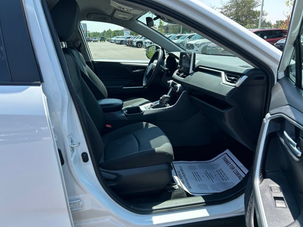 Used 2025 Toyota RAV4 XLE AWD/4WD image 11