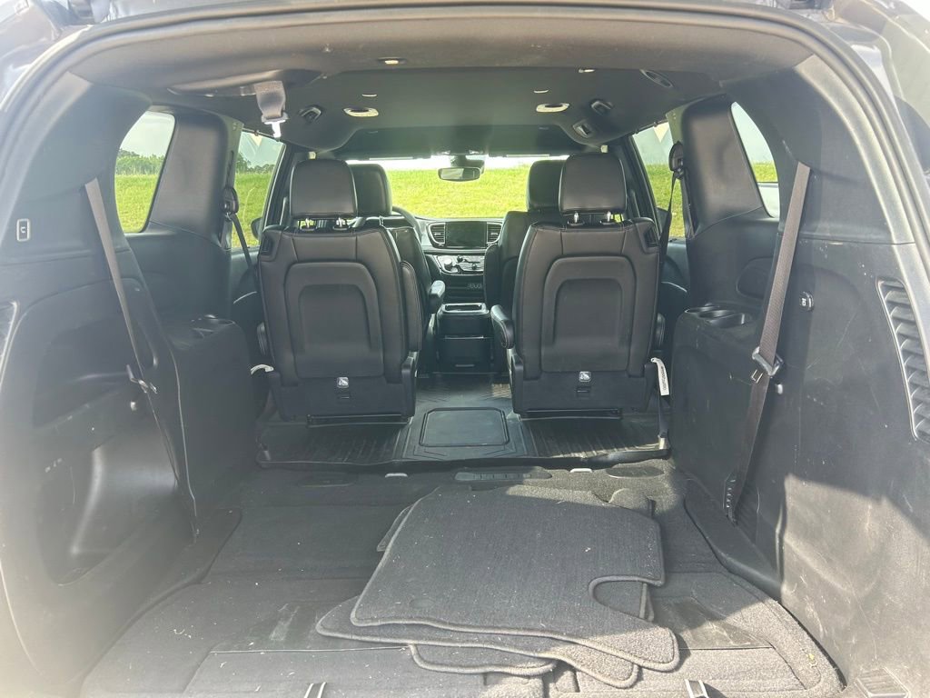 Used 2023 Chrysler Pacifica Touring-L w/ S Appearance Package FWD image 10