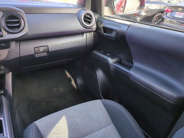 Used 2022 Toyota Tacoma TRD Off-Road image 17