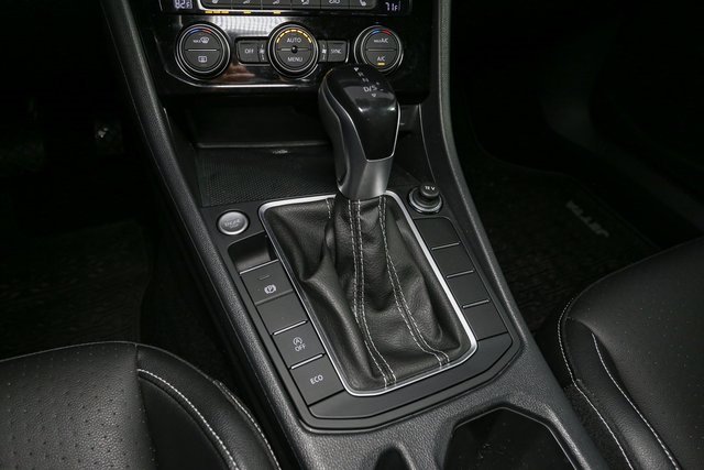 Used 2023 Volkswagen Jetta SE image 26