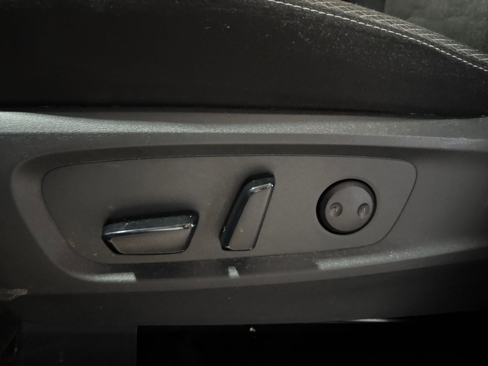 Used 2025 Nissan Pathfinder SV image 22