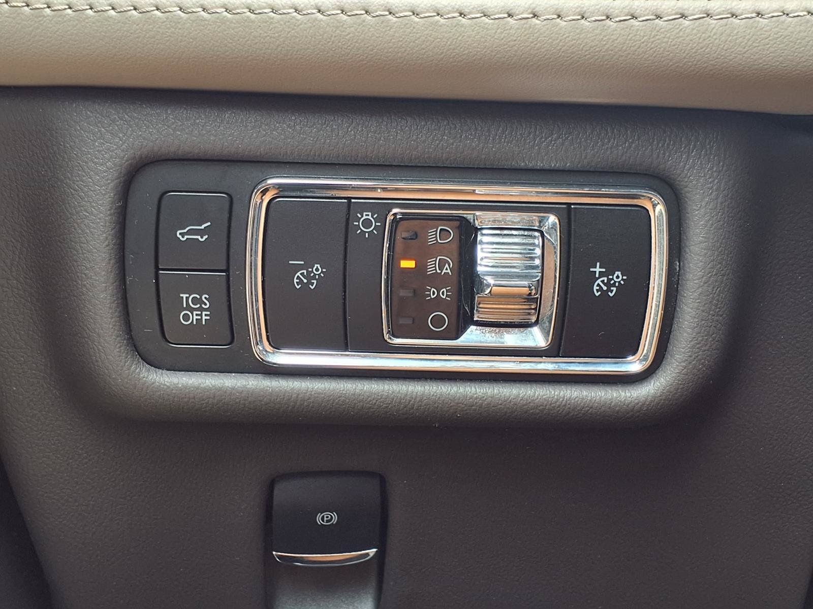 Used 2023 Lincoln Nautilus AWD image 7