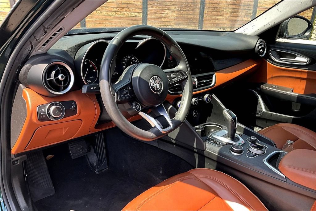 Used 2020 Alfa Romeo Giulia w/ Nero Edizione RWD image 13