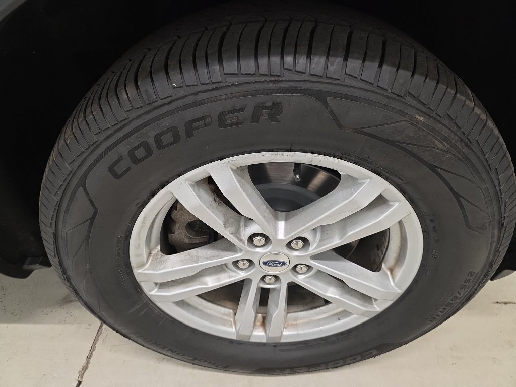 Used 2020 Ford Explorer XLT AWD/4WD image 4
