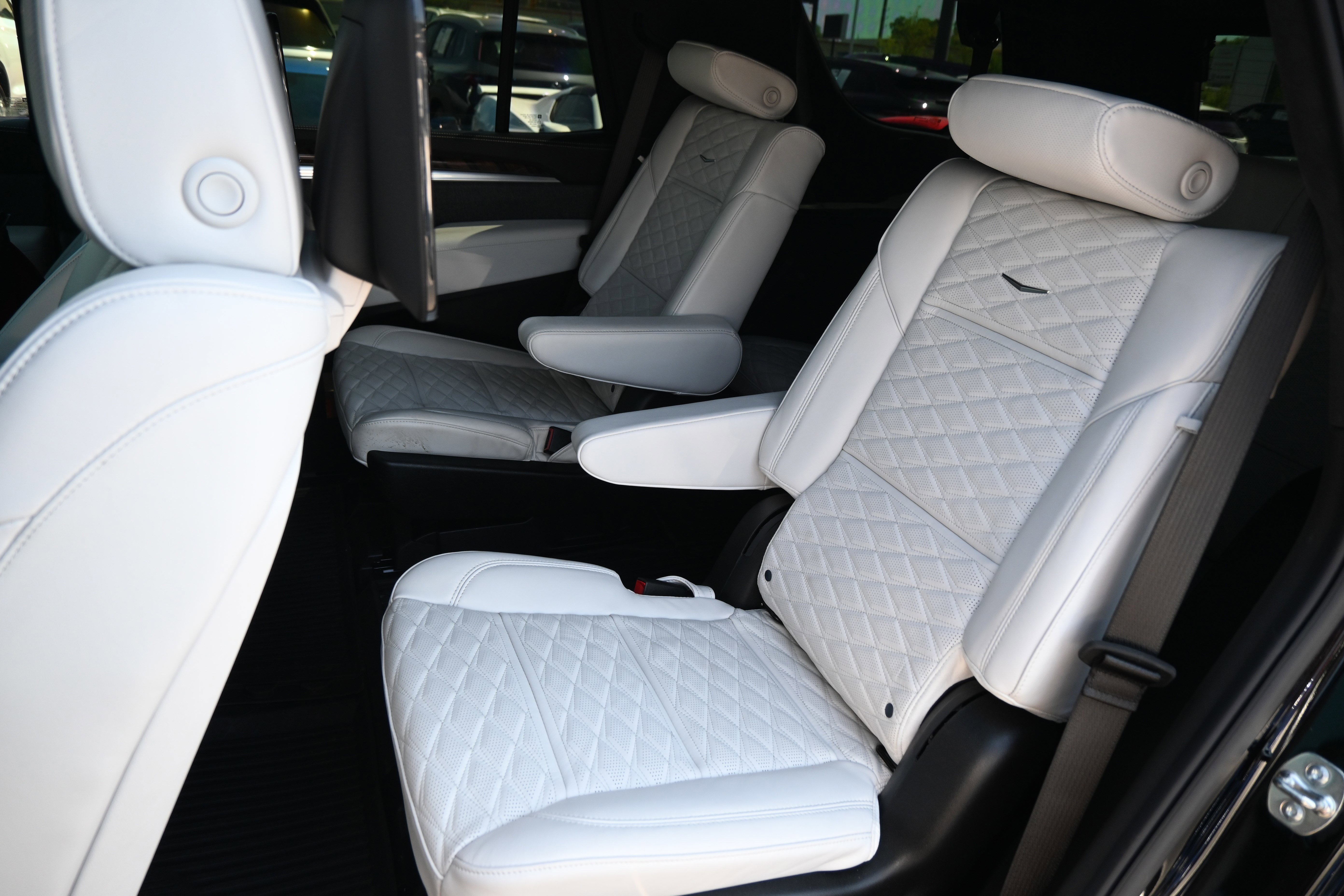 Used 2026 Cadillac Escalade Platinum Sport w/ LPO, ONYX Package image 13