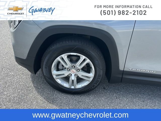 Used 2023 GMC Terrain SLE w/ Driver Convenience Package image 9
