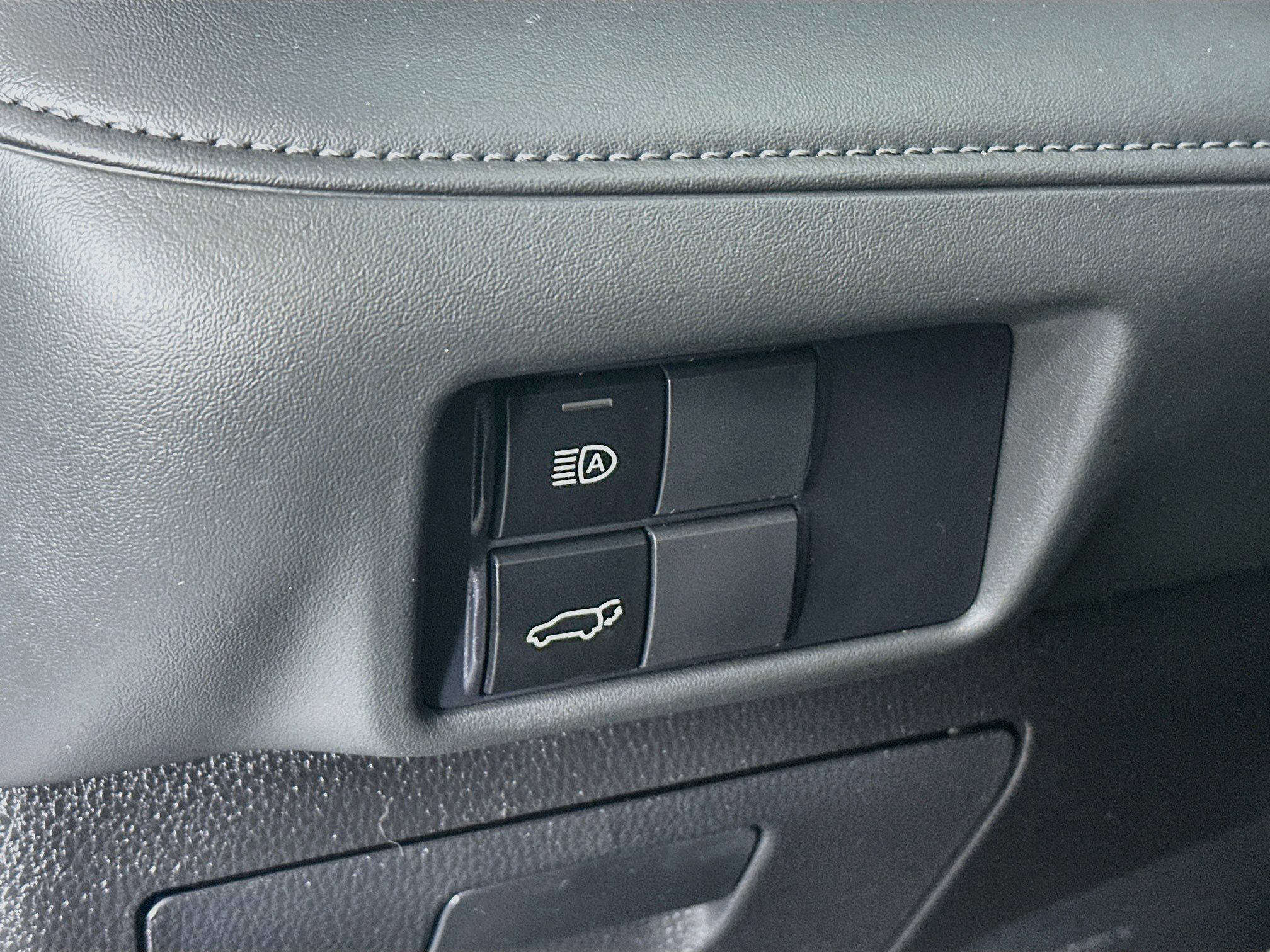 Used 2021 Toyota Highlander XSE AWD/4WD image 16