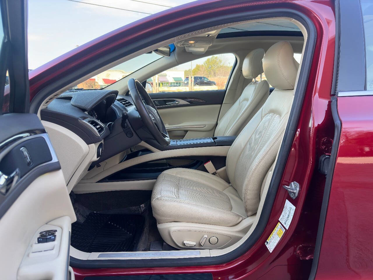 Used 2015 Lincoln MKZ Base 4dr Sedan w/ Equipment Group 202A Reserve image 4