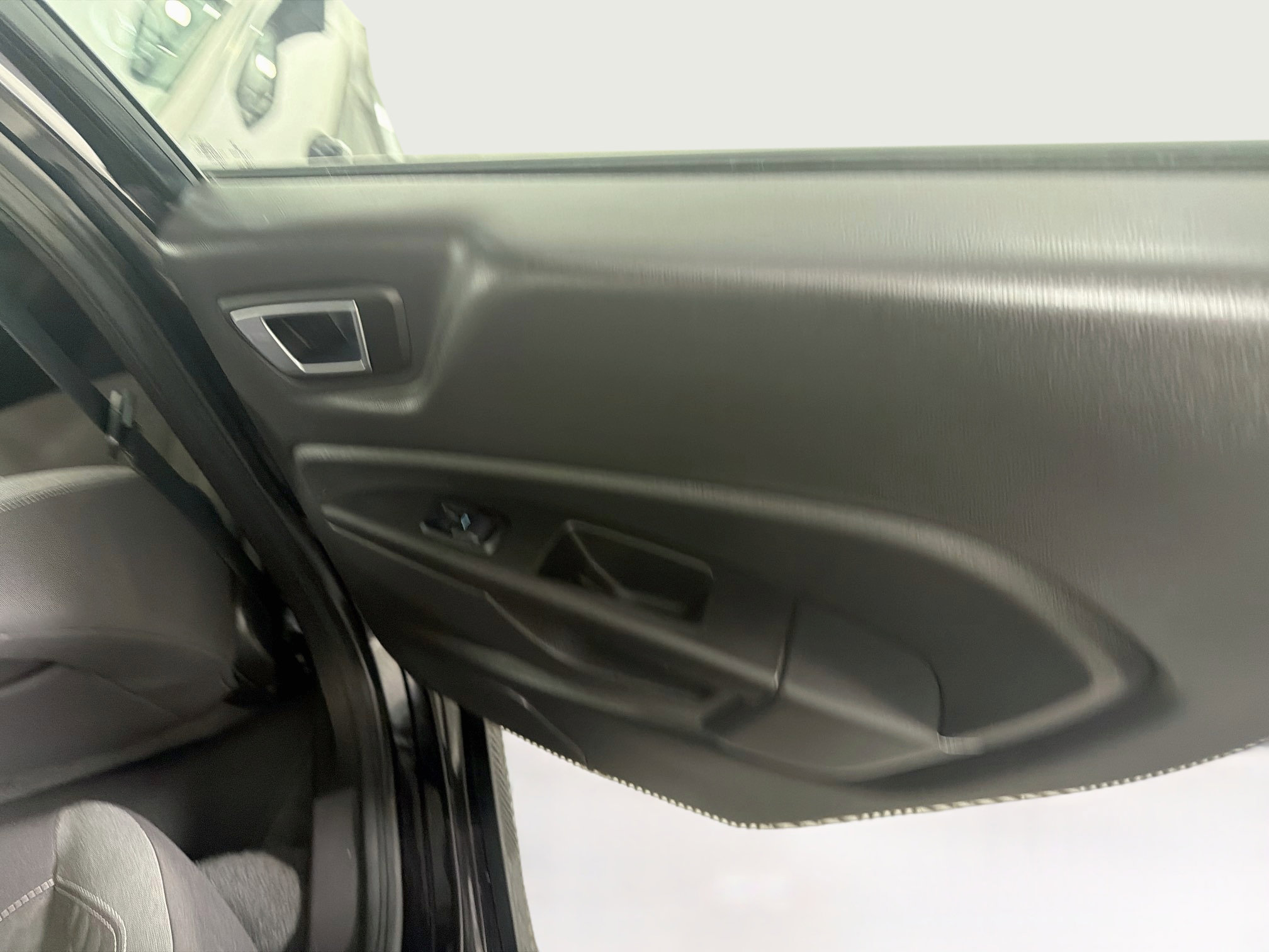 Used 2015 Ford Fiesta ST FWD image 28