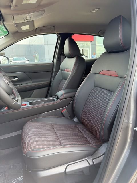 New 2026 Nissan Kicks SR w/ Cold Weather Package AWD/4WD image 8