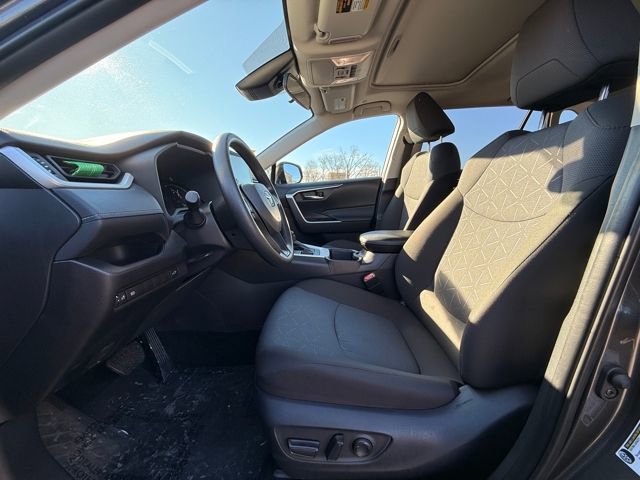 Used 2025 Toyota RAV4 XLE image 23