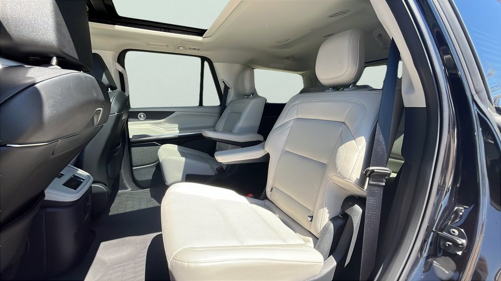Used 2025 Lincoln Navigator Reserve AWD/4WD image 17