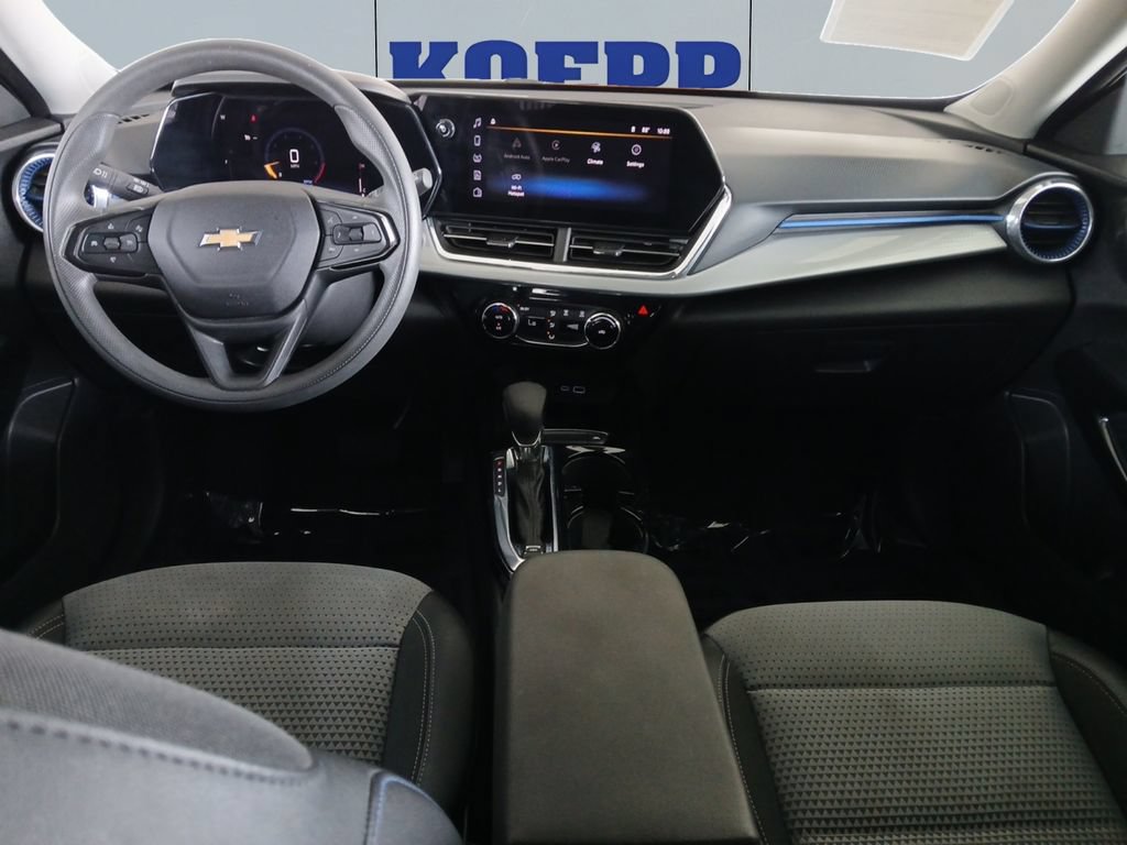 Used 2025 Chevrolet Trax LT FWD image 12