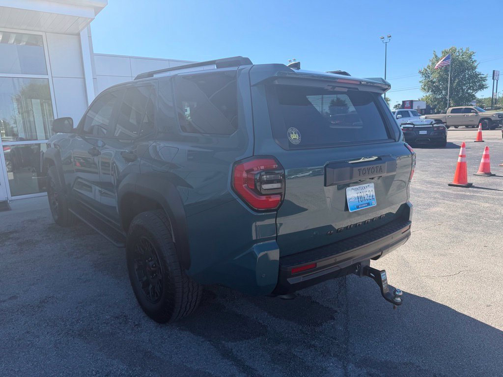 Used 2025 Toyota 4Runner TRD Off-Road Premium AWD/4WD image 4