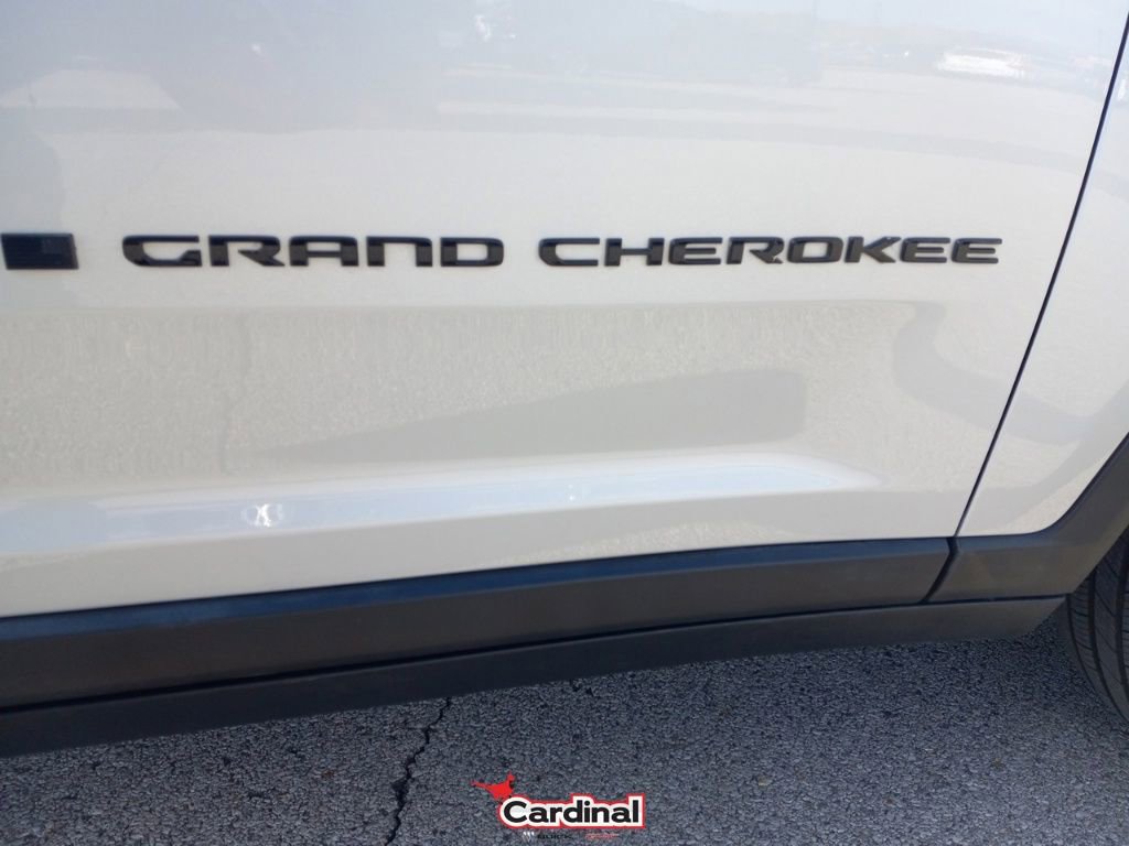 Used 2024 Jeep Grand Cherokee L Laredo image 7