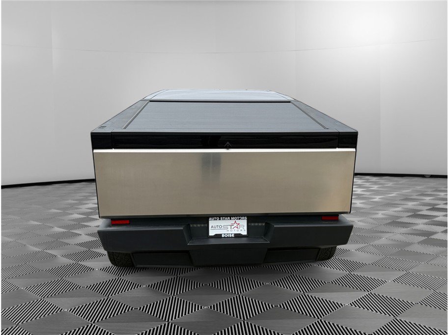 Used 2025 Tesla Cybertruck AWD Crew Cab image 4