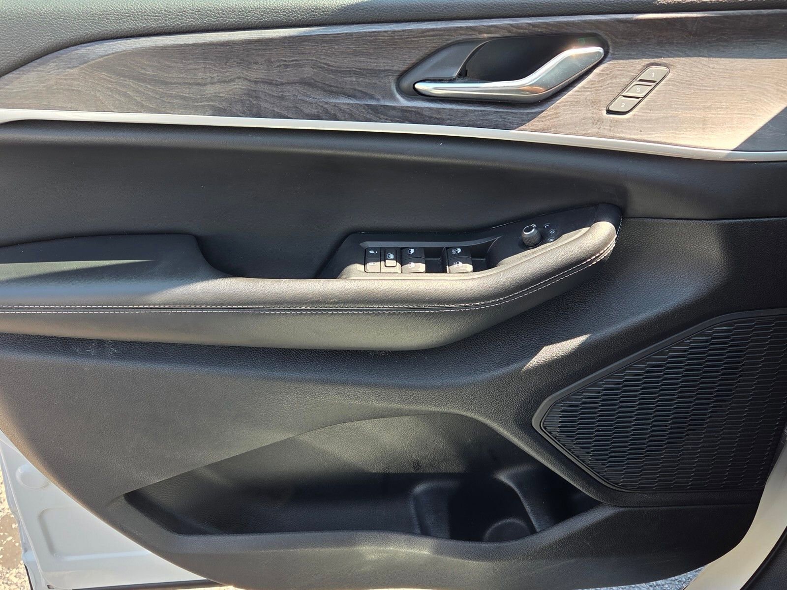 Used 2024 Jeep Grand Cherokee Limited image 31